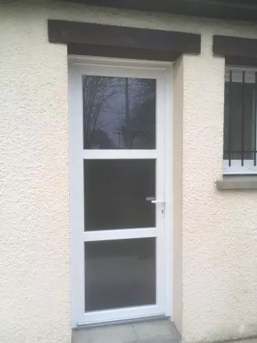 Quelle porte d’entrée pour mon habitation ? PVC ou bois ?