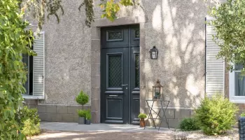 En savoir plus - Comment nettoyer sa porte d’entrée Bel’M ? - Vérandas et Pergolas en Normandie