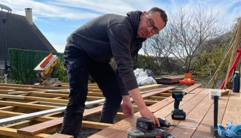 En savoir plus - Les collaborateurs Logikinov : Mikaël, poseur à Fleury sur Orne - Vérandas et Pergolas en Normandie