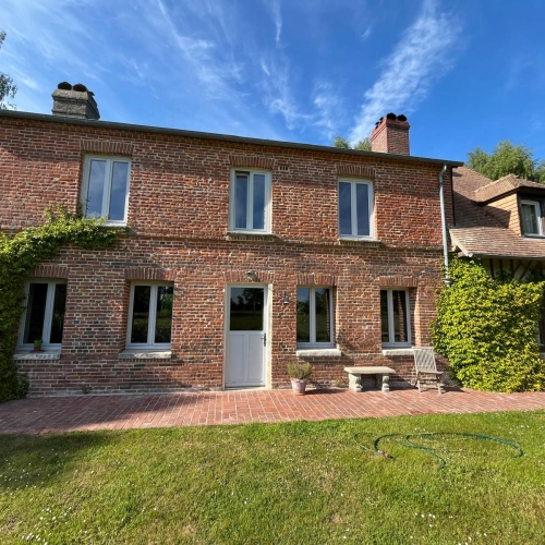 Les fenêtres bois Atulam, à installer chez vous en Normandie avec Logikinov