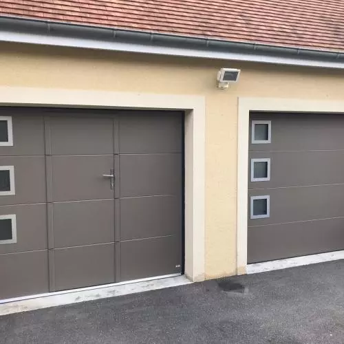 En savoir plus - Facilitez votre quotidien et découvrez la porte de garage avec portillon intégré !  - Vérandas et Pergolas en Normandie