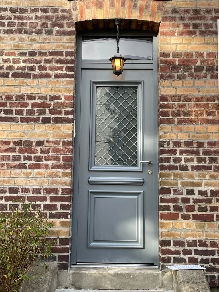choisir Logikinov pour votre porte d’entrée en aluminium