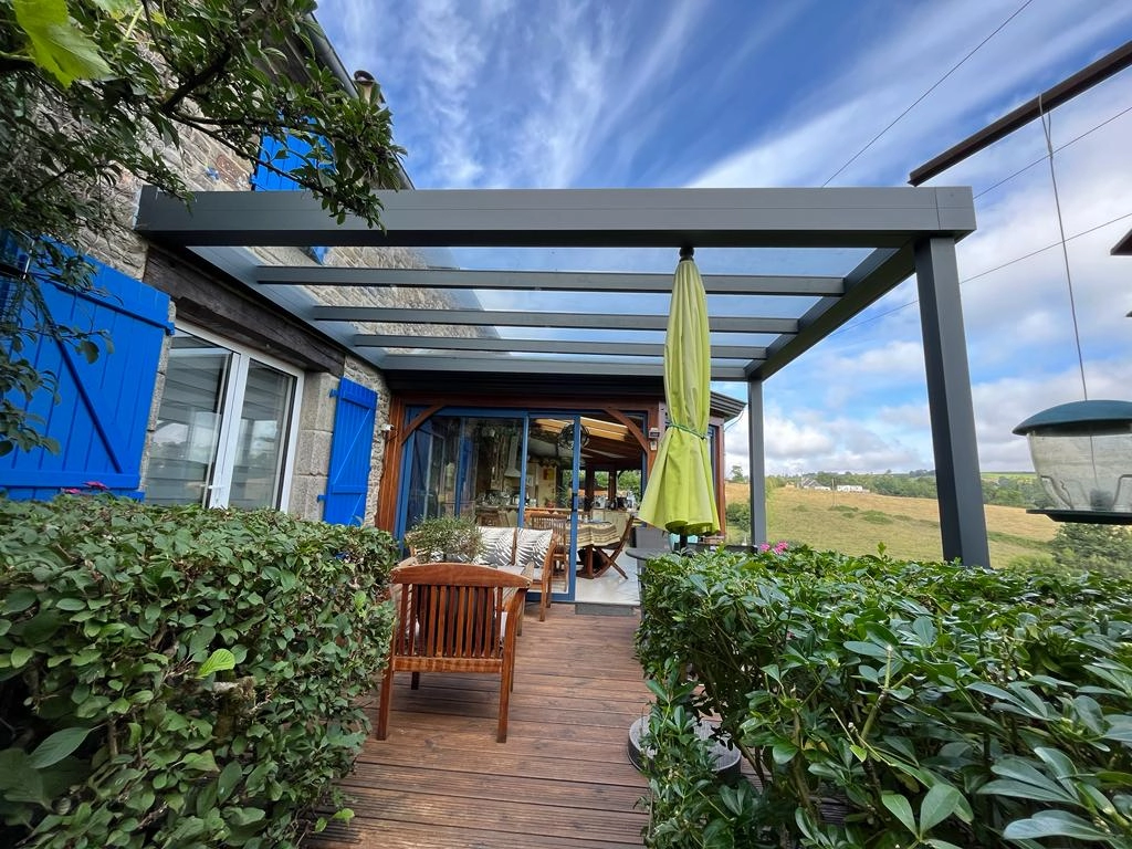 investir dans une pergola aluminium vitrée en Normandie