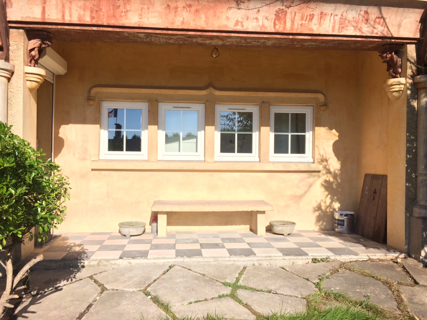 Fabrication sur mesure de fenêtres oscillo-battantes