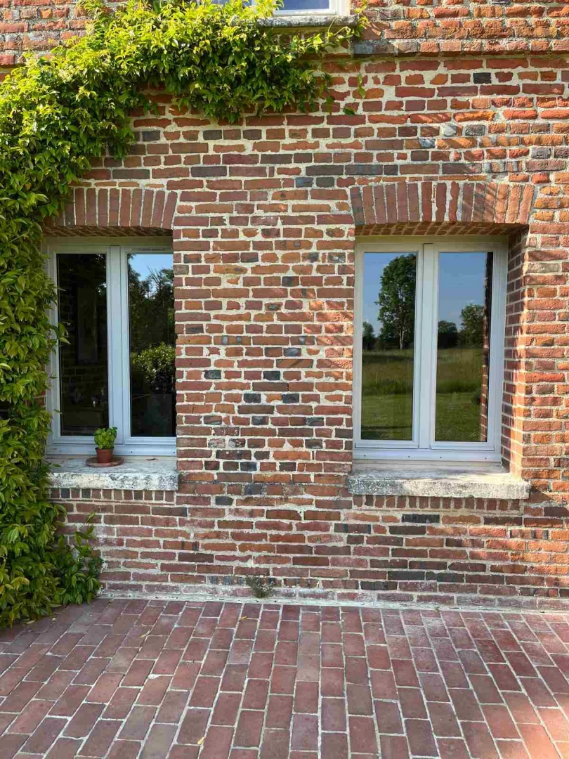 Pose de fenêtre battante en bois