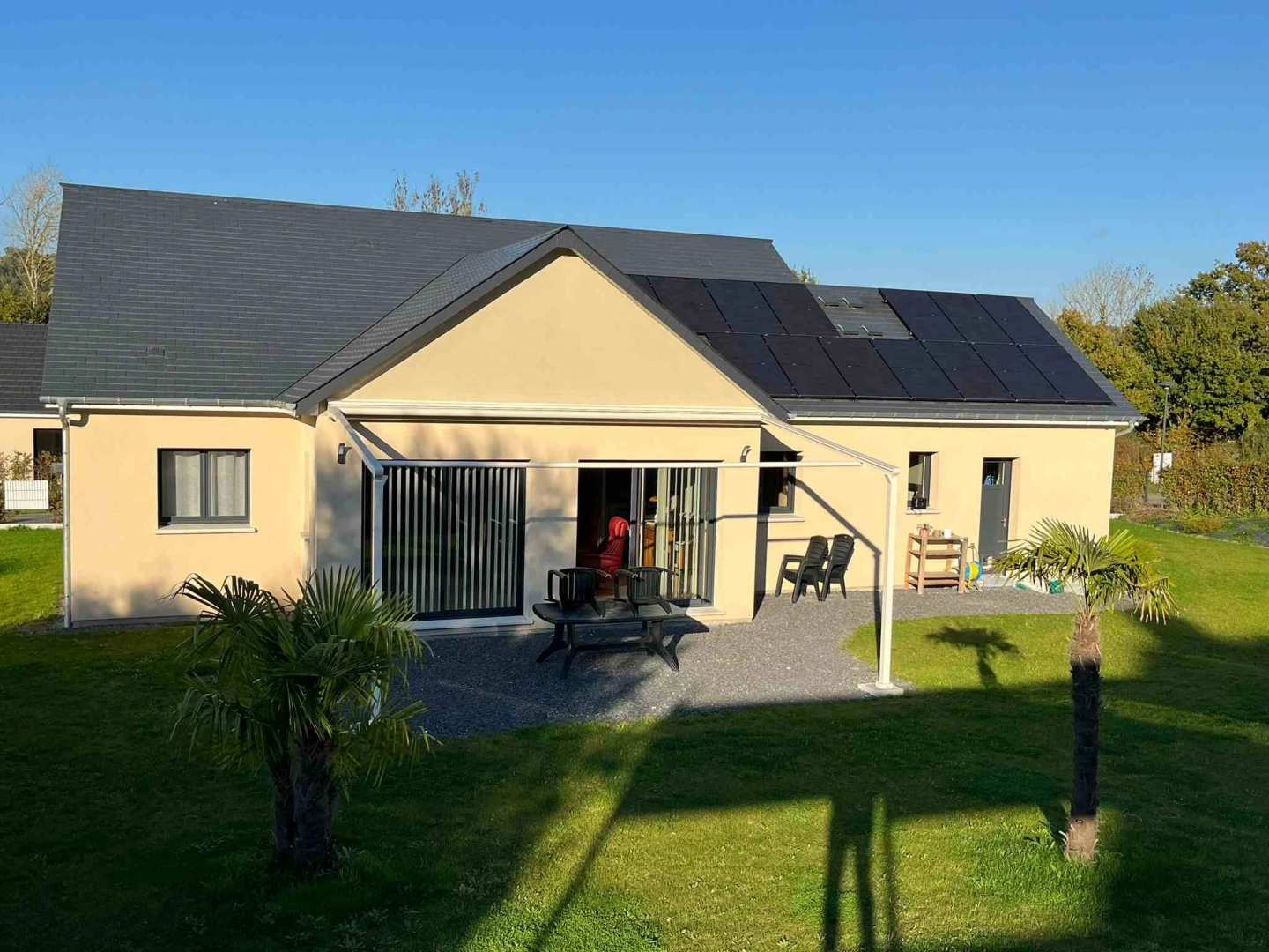 Pergola à toile rétractable en Normandie