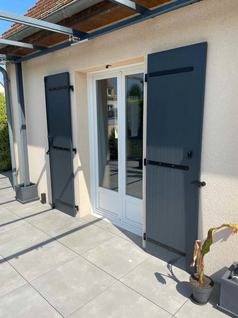 installation de volets battants en Normandie
