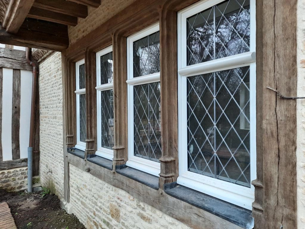 Installation de fenêtre fixe en bois