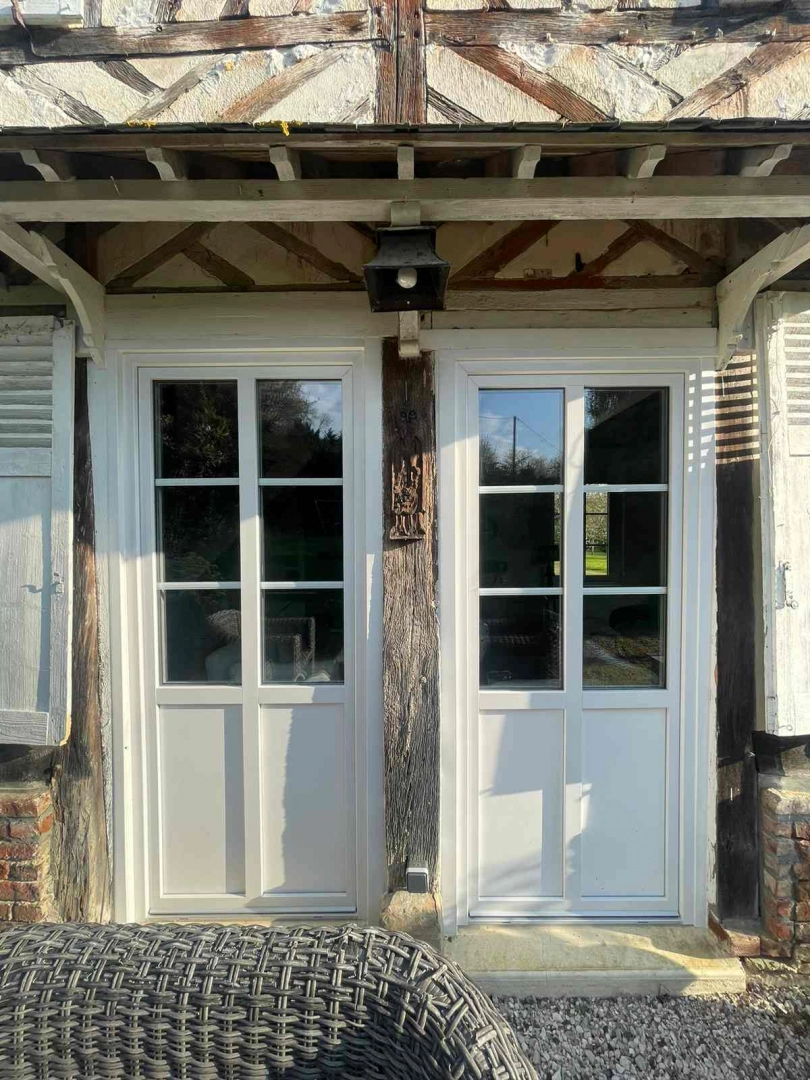 spécialiste de la porte-fenêtre PVC sur-mesure