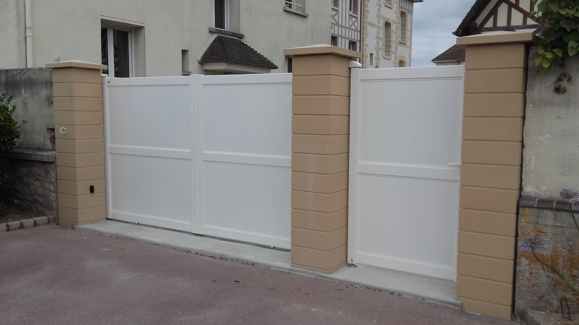 Installation de volets coulissants PVC