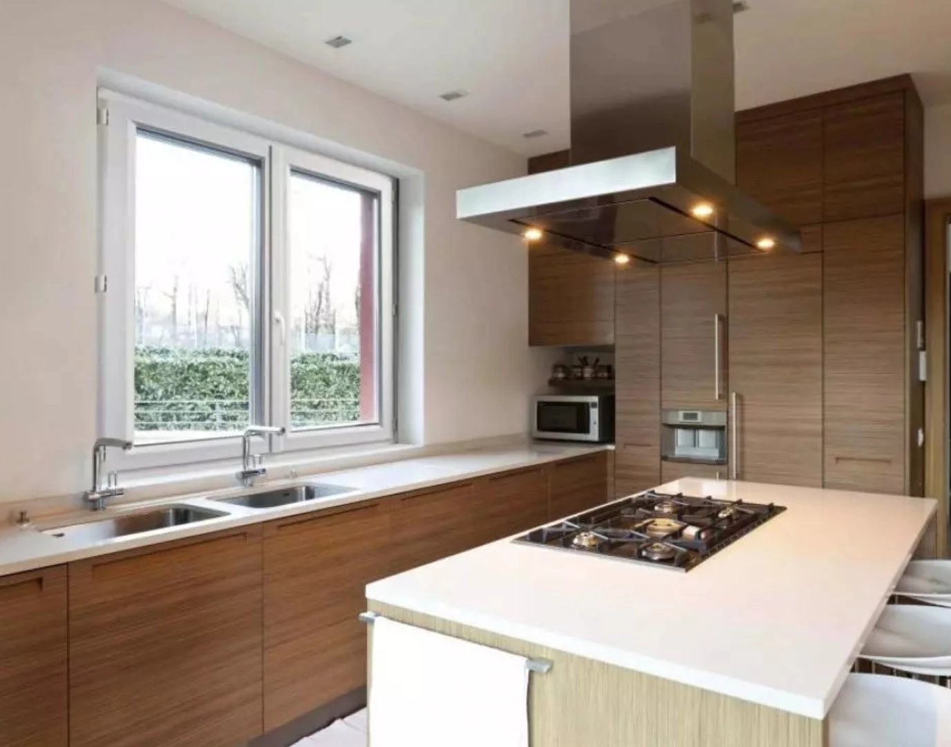 fenêtres aluminium oscillo-battantes sur-mesure
