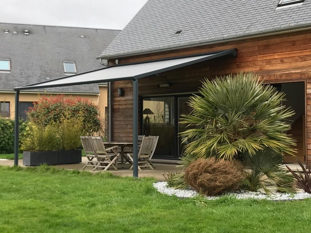 Installation de pergola à toile rétractable