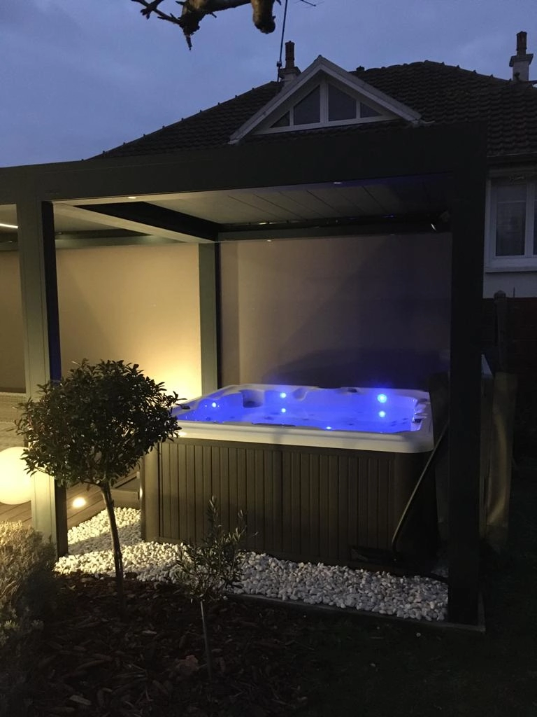 installation d’abri de spa personnalisée