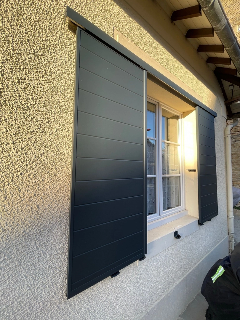 Volet coulissant en aluminium