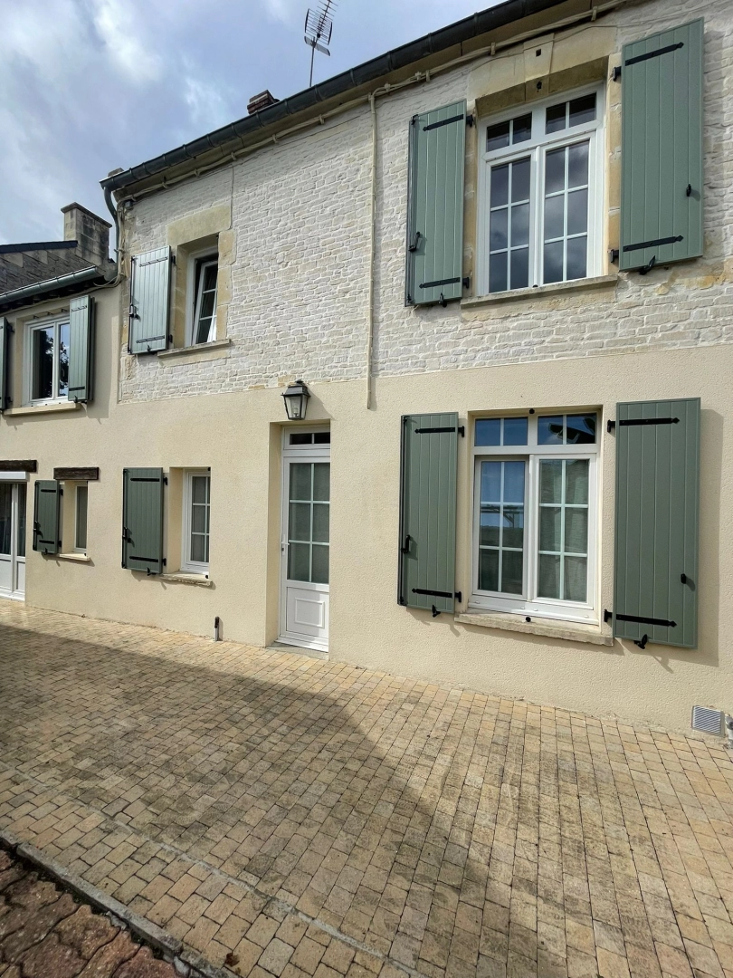 Volets battants à panneaux pleins