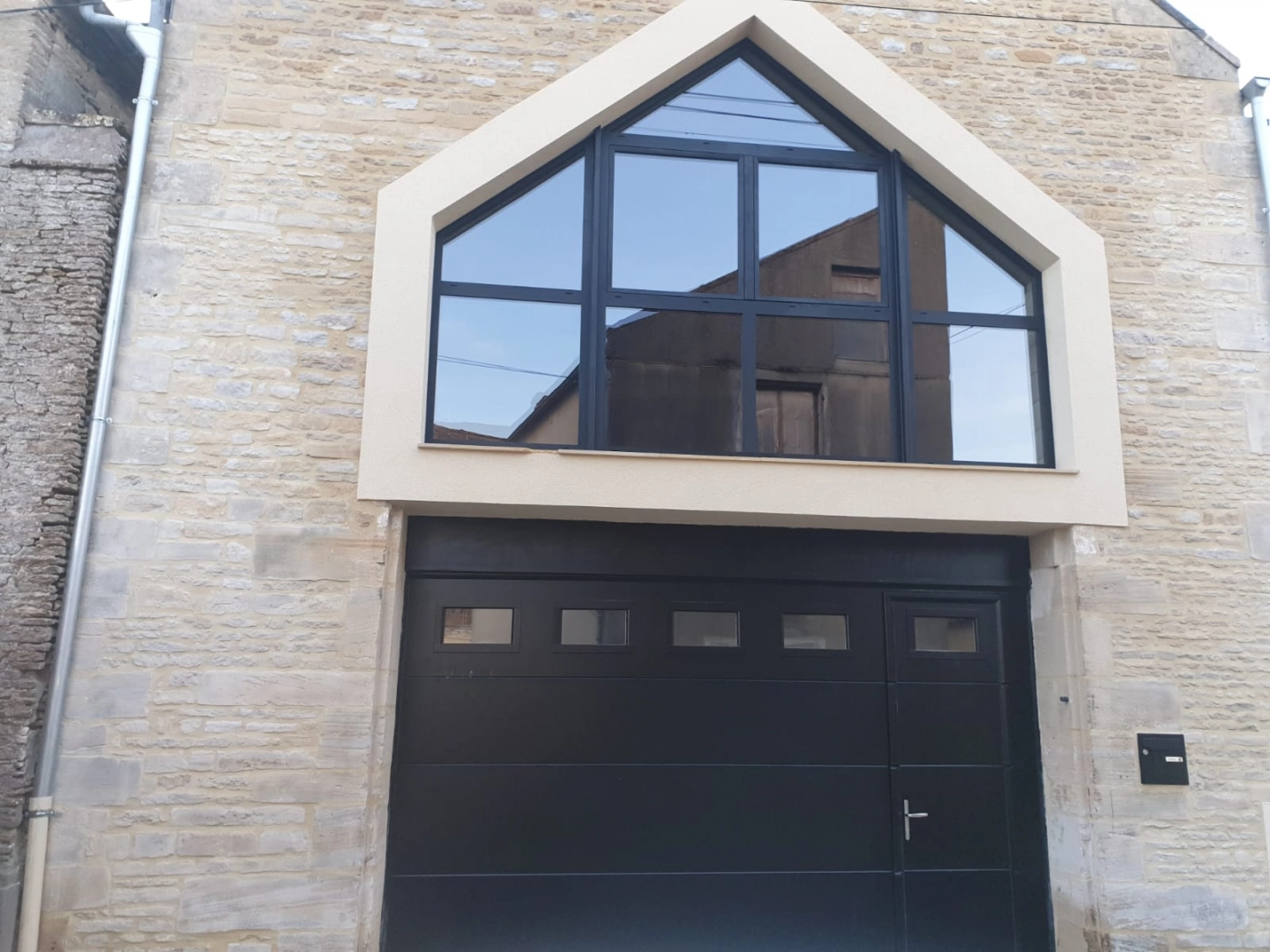 Fenêtres fixes en aluminium fabriquées en France