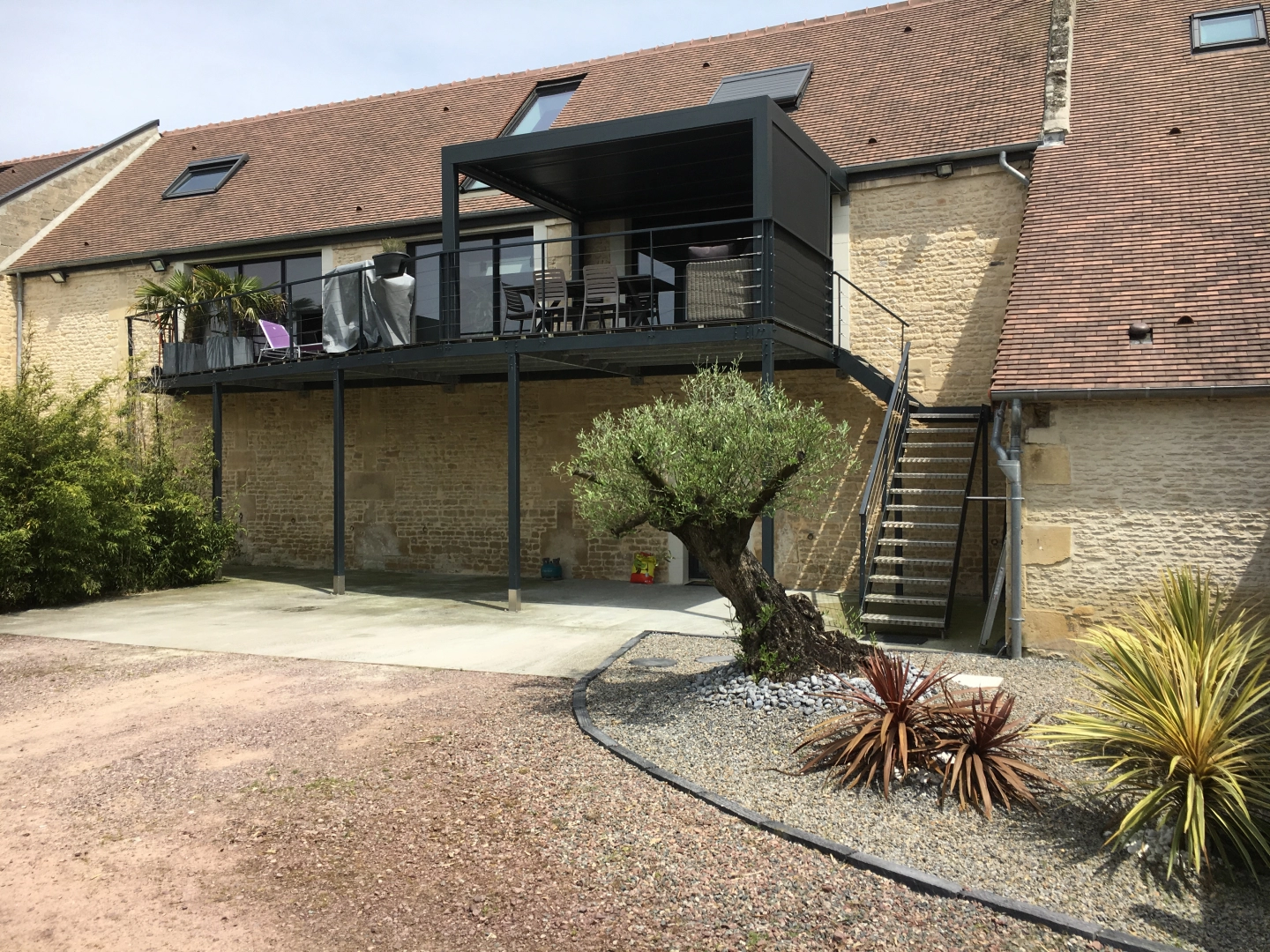 Installation de pergola bioclimatique en Normandie