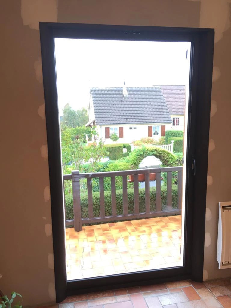 pose de porte-fenêtre alu sur mesure en Normandie