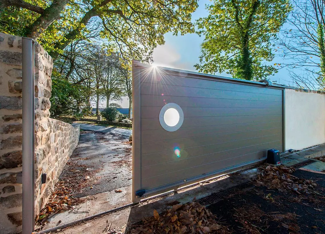 Portail coulissant aluminium