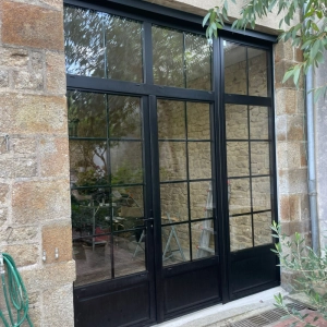 Porte fenêtre sur mesure en aluminium installée dans l'Orne