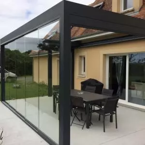 pergola à lames orientables et rétractables