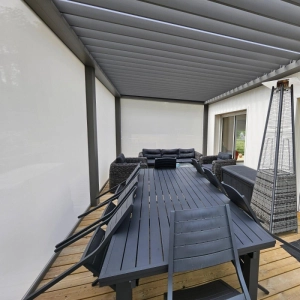 pergola avec screens motorisés