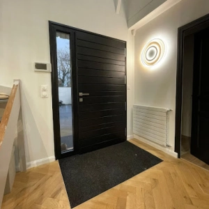 Installation d'une porte en bois à Caen