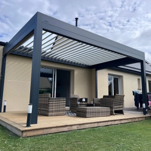 Pergola avec store verticaux à Saint-Gilles