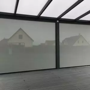 L'intérieur d'une pergola aluminium à Deauville en Normandie