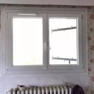 Les fenêtres avec la rénovation en PVC