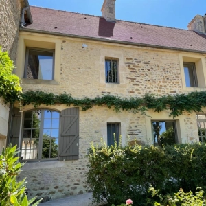 Pose de fenêtres by Minco sur une charmante maison en pierre 