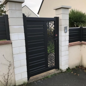 Installation d'un portail et portillon avec lames dans le secteur de Caen