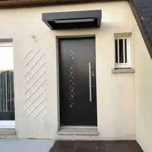 Pose de porte avec ouverture à empreinte digitale dans le Calvados