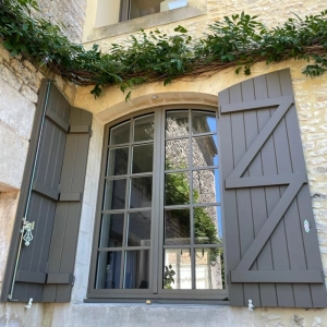 Pose de fenêtres by Minco sur une charmante maison en pierre 