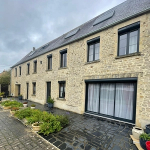 De nouvelles baies vitrées dans cette maison près de Caen, par Logikinov