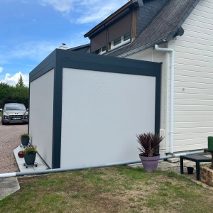Pergola bioclimatique fermée 