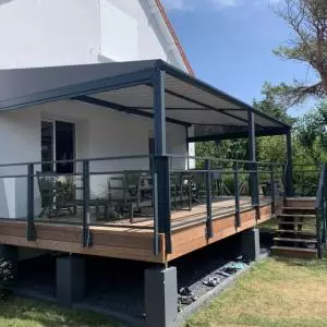 Mise en place d'un garde corps vitré pour une terrasse sur pilotis à Ouistreham