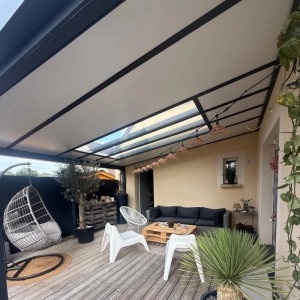 Aménagement extérieur en aluminium par Logikinov à Caen