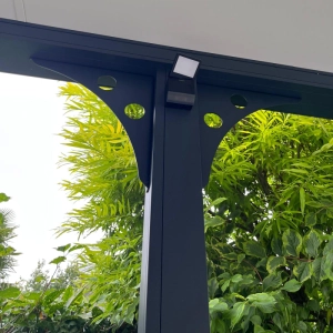 Carport Soko by Logikinov en Normandie 