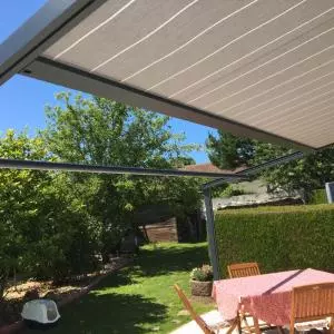 Pose d'une pergola B128 Brustor à Caen 