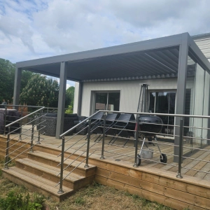 pergola avec panneaux sunflex 