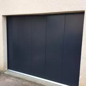 Installation d'une porte de garage latérale avec ouverture piéton à Caen