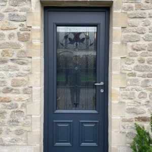 Pose d'une porte d'entrée en aluminium by Bel'M par Logikinov en Normandie