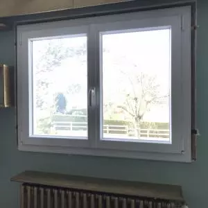 Les fenêtres avec la rénovation en PVC