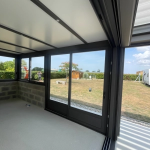 Extension de maison en aluminium avec véranda toit plat Calvados