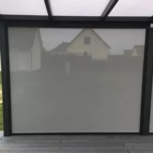 L'intérieur d'une pergola aluminium à Deauville 