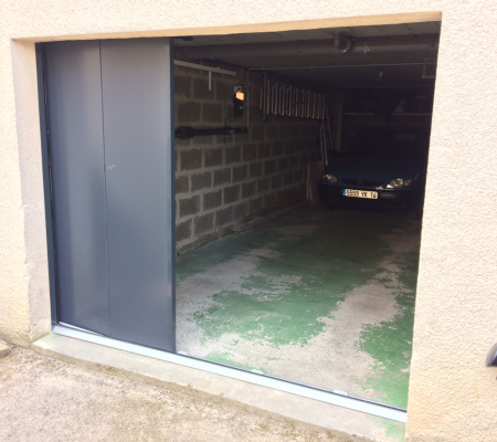 Installation d'une porte de garage latérale à Caen 