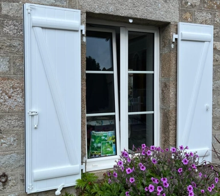 Pose de portes fenêtres et volets battants par l’agence de St Lô 