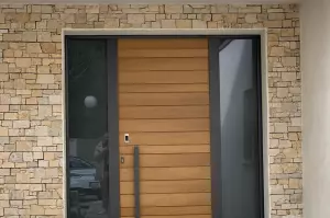 Pose d'une porte d'entrée en bois et aluminium à Rouen