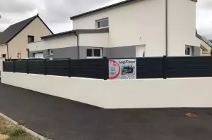 Pose d'une clôture semi ajourée brise vue en Normandie